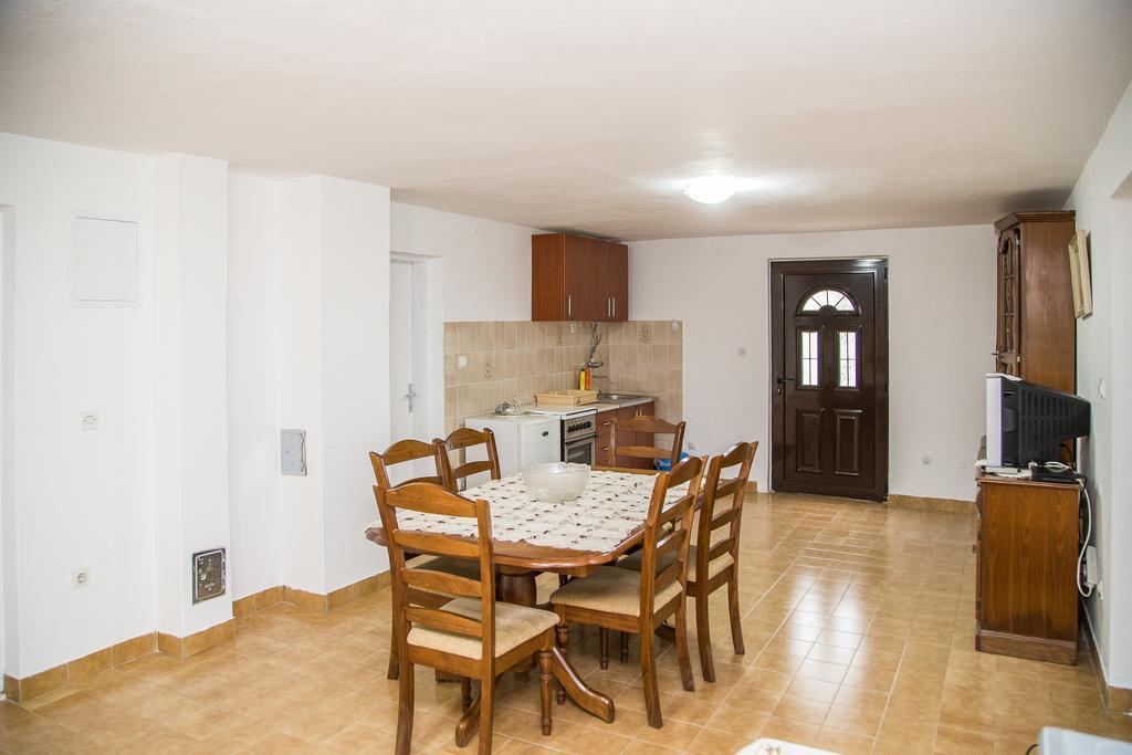 Apartmani Ksenija Petrovac na moru Exterior foto