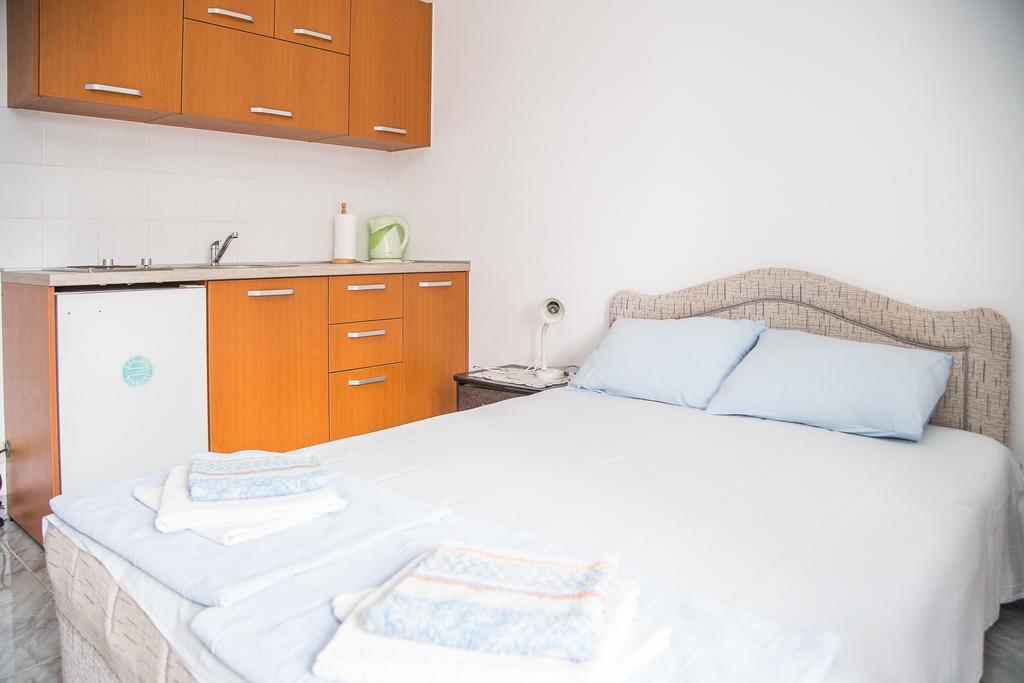 Apartmani Ksenija Petrovac na moru Exterior foto