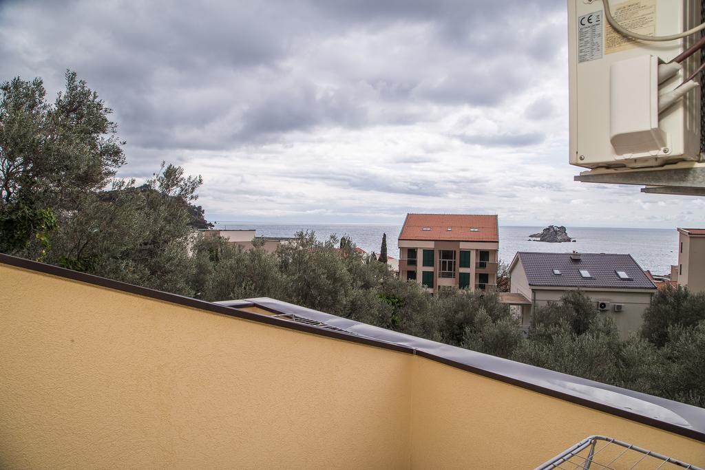 Apartmani Ksenija Petrovac na moru Exterior foto