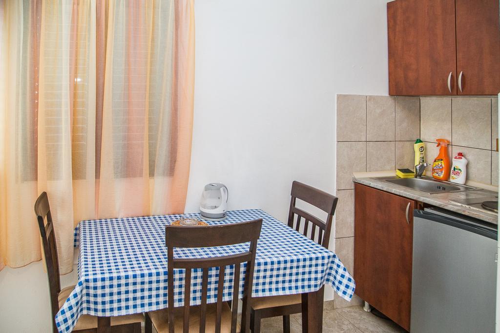 Apartmani Ksenija Petrovac na moru Exterior foto