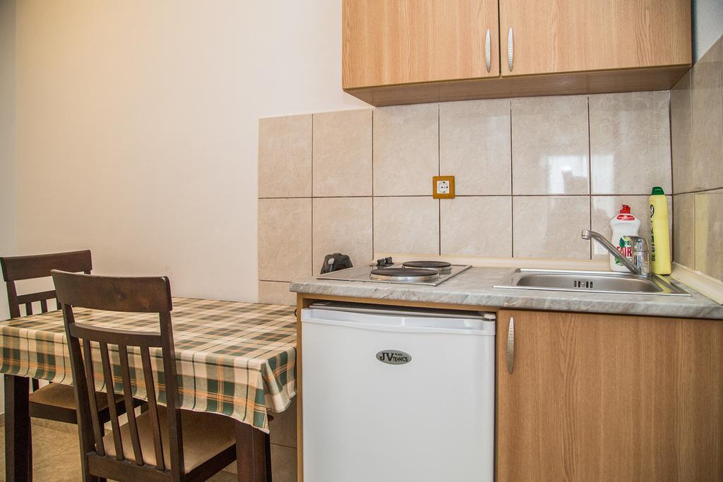 Apartmani Ksenija Petrovac na moru Exterior foto